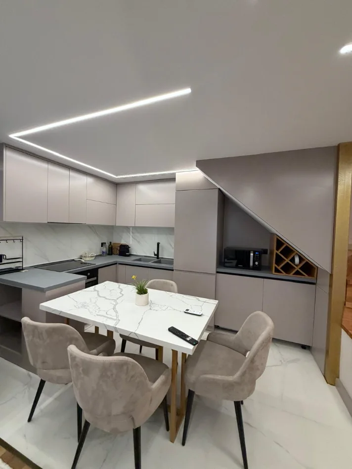 Tirane, jepet me qera apartament 2+1+Ballkon Kati 1, 90 m² 80.000 mije leke (https://maps.app.goo.gl/s3tMzBZSFNEkJVLp6)