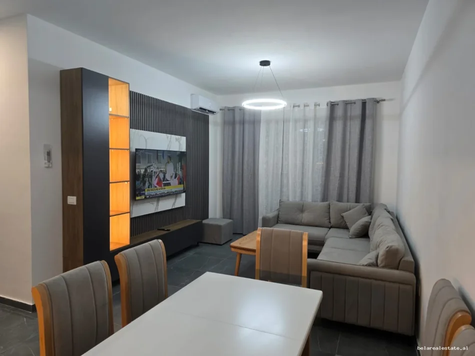 Tirane, jepet me qera apartament 2+1+Ballkon Kati 1, 91 m² 730 € (5 Maji)