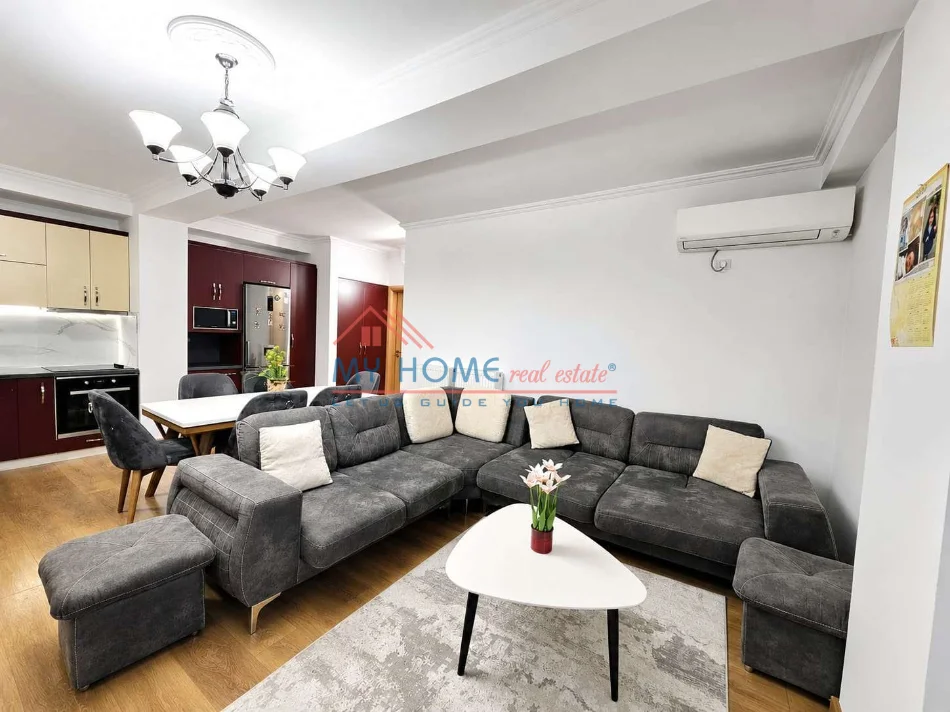 Tirane, jepet me qera apartament 2+1+Ballkon Kati 1, 95 m² 700 € (Rruga Selita e Vjeter)