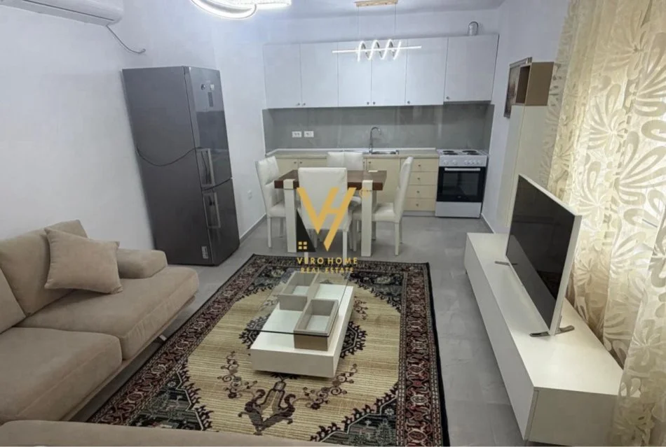 Tirane, jepet me qera apartament 2+1+Ballkon Kati 1, 95 m² 700 € (STACIONI I TRENIT)