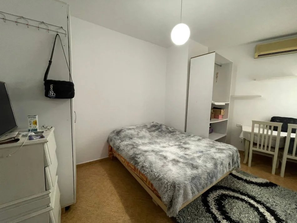 Tirane, jepet me qera apartament 2+1+Ballkon Kati 2,
