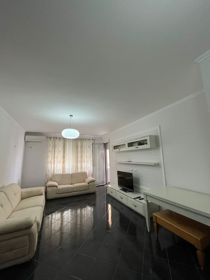 Tirane, jepet me qera apartament 2+1+Ballkon Kati 2, 100 m² 500 € (Fresk/Rr.Muhamet Deliu)