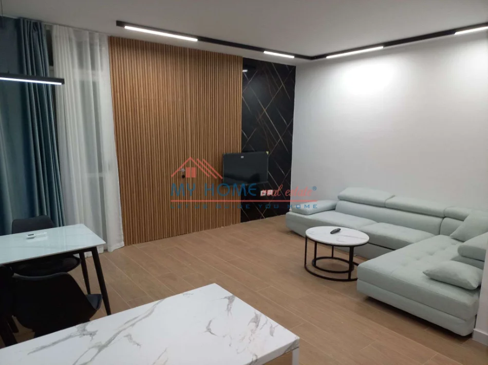 Tirane, jepet me qera apartament 2+1+Ballkon Kati 2, 100 m² 550 € (Fresk)