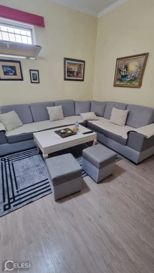 Tirane, jepet me qera apartament 2+1+Ballkon Kati 2, 100 m² 600 € (RRUGA E KAVAJES)