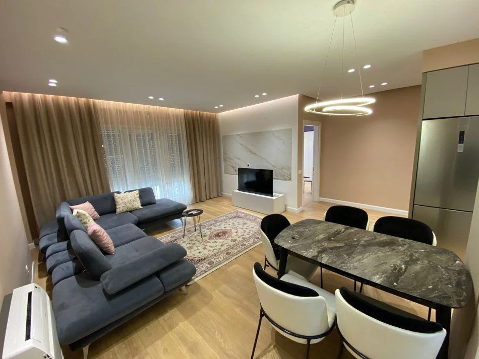 Tirane, jepet me qera apartament 2+1+Ballkon Kati 2, 100 m² 800 € (RRUGA E DIBRES)