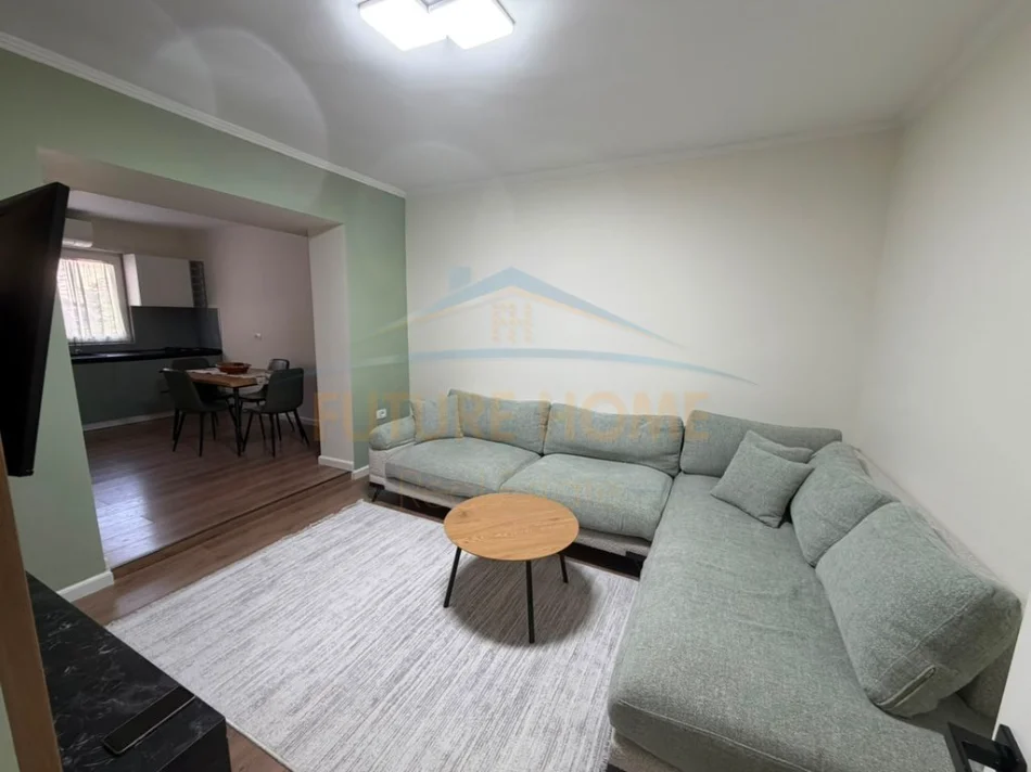 Tirane, jepet me qera apartament 2+1+Ballkon Kati 2, 100 m² 85,000 Lekë (Mine Peza)