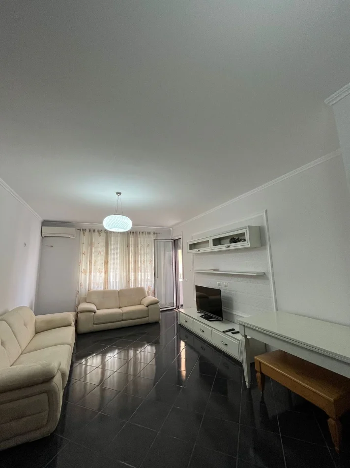 Tirane, jepet me qera apartament 2+1+Ballkon Kati 2, 103 m² 500 € (Muhamet deliu)