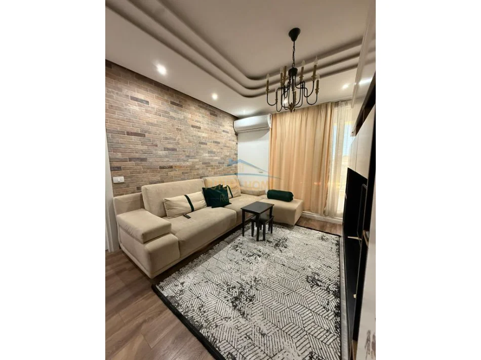 Tirane, jepet me qera apartament 2+1+Ballkon Kati 2, 104 m² 800 € (Turdiu)