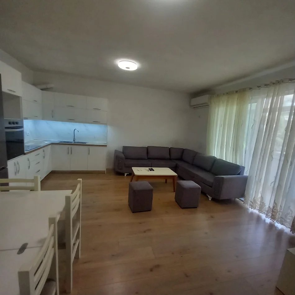 Tirane, jepet me qera apartament 2+1+Ballkon Kati 2, 105 m² 500 € (Yzberisht)