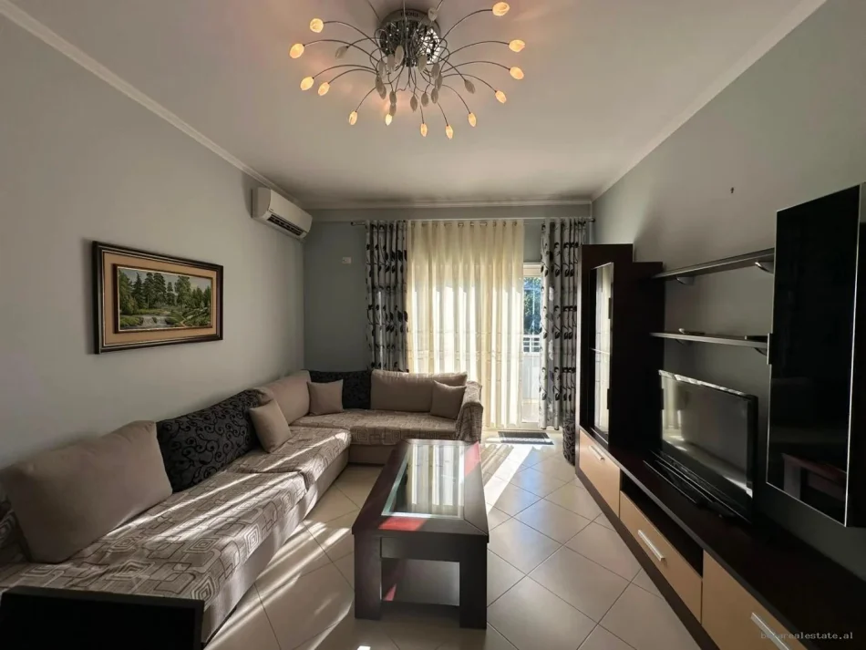 Tirane, jepet me qera apartament 2+1+Ballkon Kati 2, 105 m² 800 €