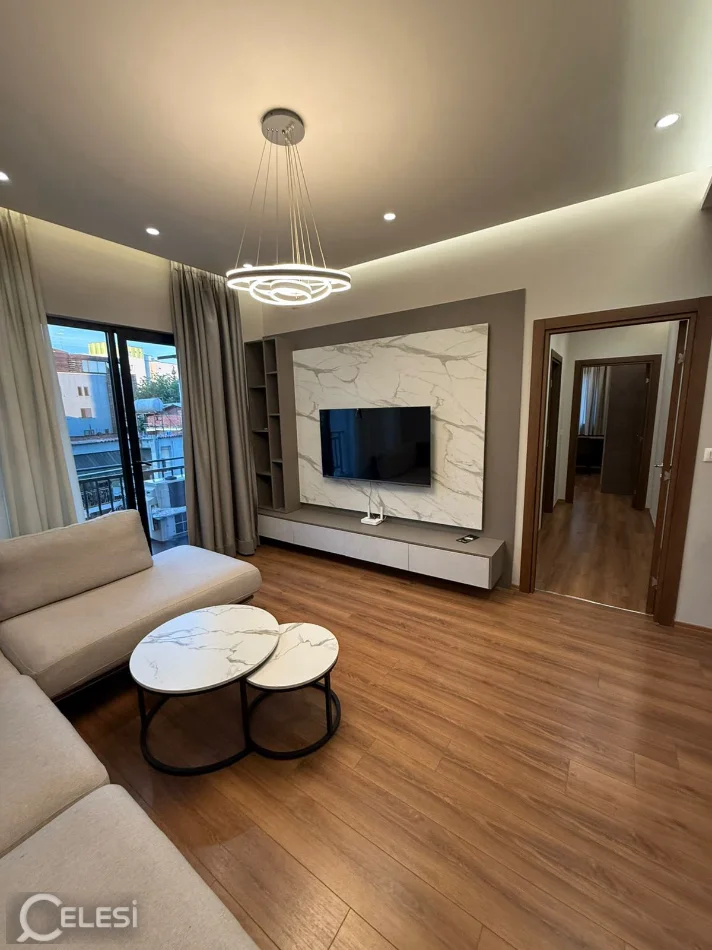 Tirane, jepet me qera apartament 2+1+Ballkon Kati 2, 113 m² 700 € (FARMACIA 10)