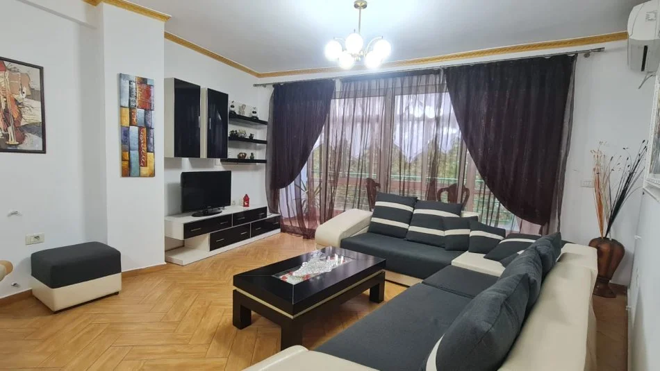 Tirane, jepet me qera apartament 2+1+Ballkon Kati 2, 115 m² 600 € (DON BOSKO)