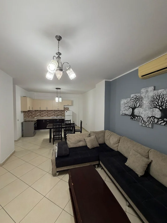 Tirane, jepet me qera apartament 2+1+Ballkon Kati 2, 117 m² 500 € (ASTIR)