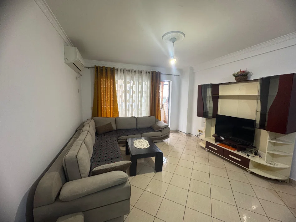 Tirane, jepet me qera apartament 2+1+Ballkon Kati 2, 124 m² 500 € (ASTIR)