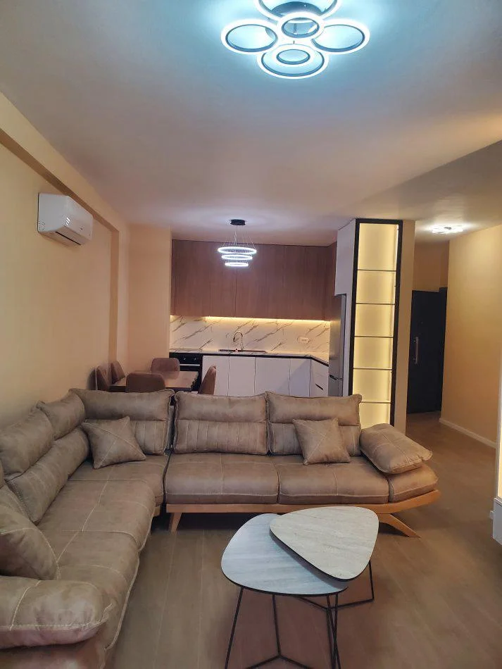 Tirane, jepet me qera apartament 2+1+Ballkon Kati 2, 170 m² 1.300 € (LIQENI I THATE)