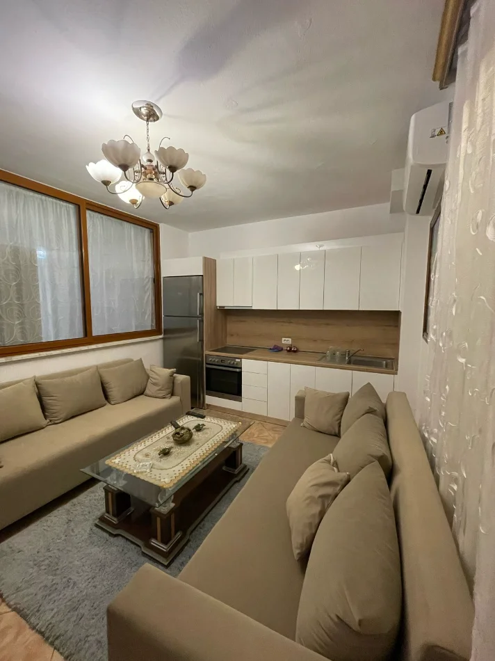Tirane, jepet me qera apartament 2+1+Ballkon Kati 2, 65 m² 600 €