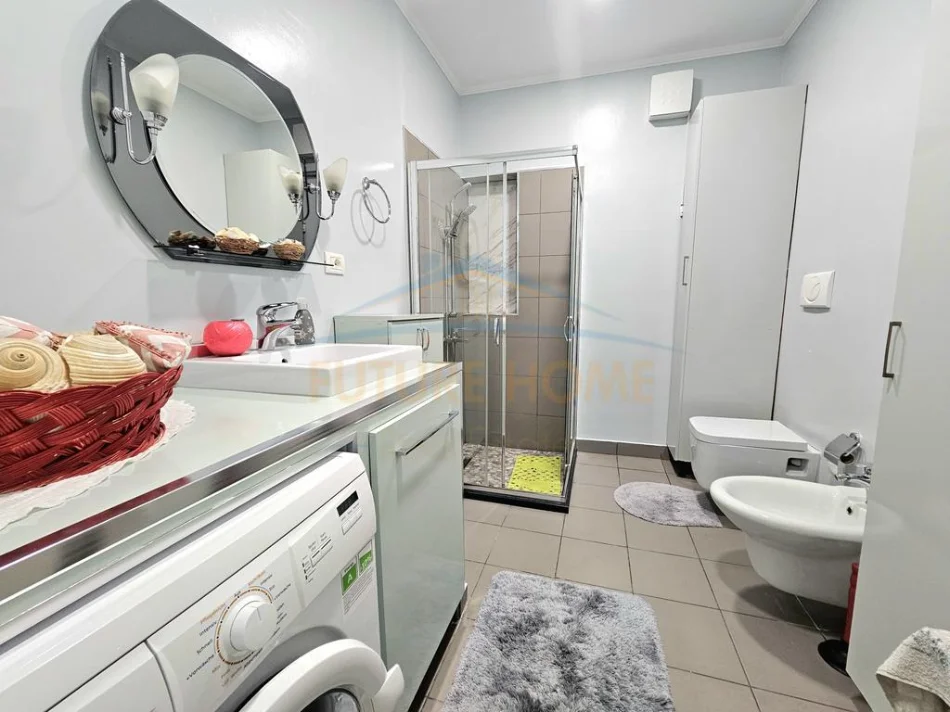 Tirane, jepet me qera apartament 2+1+Ballkon Kati 2, 65 m² 700 €