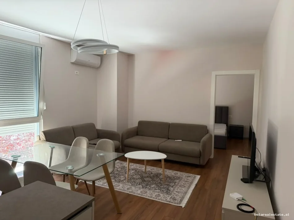 Tirane, jepet me qera apartament 2+1+Ballkon Kati 2, 67 m² 750 € (Rruga e Barrikadave)