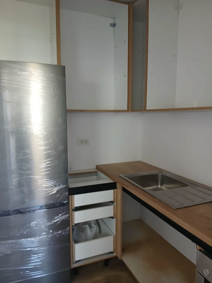 Tirane, jepet me qera apartament 2+1+Ballkon Kati 2, 70 m² 600 € (RRUGA E KAVAJES)