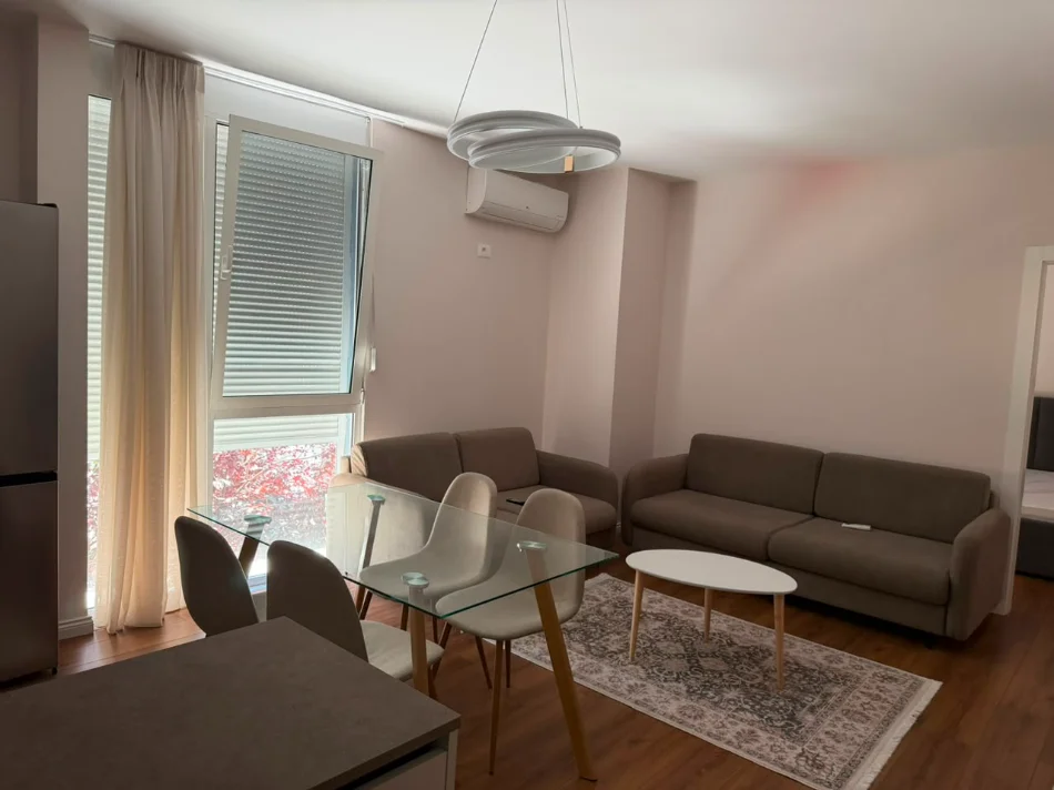 Tirane, jepet me qera apartament 2+1+Ballkon Kati 2, 70 m² 750 € (Rruga e Barrikadave)