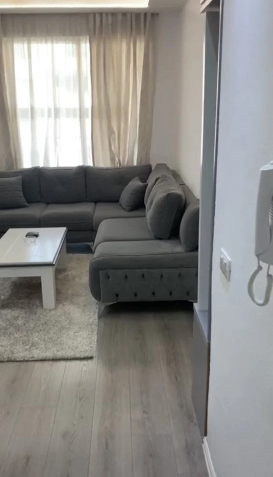 Tirane, jepet me qera apartament 2+1+Ballkon Kati 2, 72 m² 600 € (KODRA E DIELLIT MIKALIMI KRISTALIT)