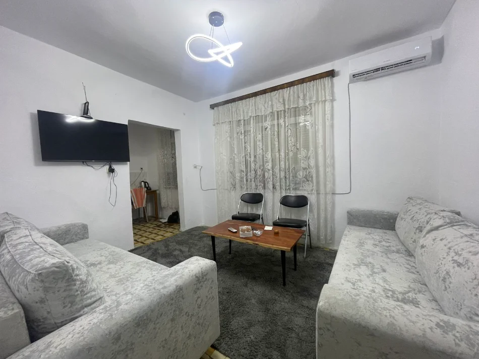 Tirane, jepet me qera apartament 2+1+Ballkon Kati 2, 75 m² 450 € (Selvia/Rr.Saraceve)