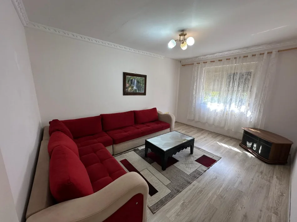 Tirane, jepet me qera apartament 2+1+Ballkon Kati 2, 75 m² 500 € (Allias /)