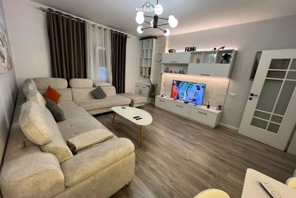 Tirane, jepet me qera apartament 2+1+Ballkon Kati 2, 780 €