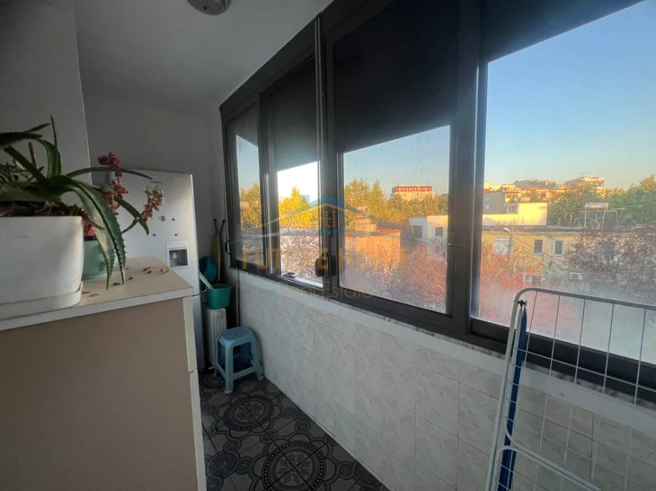 Tirane, jepet me qera apartament 2+1+Ballkon Kati 2, 78 m² 540 € (Laprake)