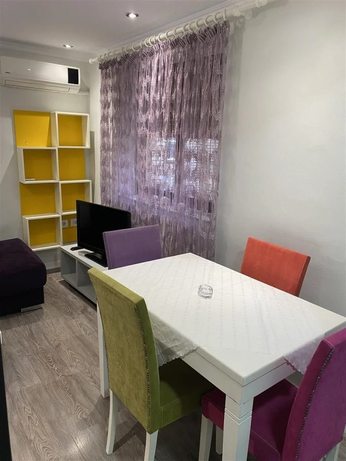 Tirane, jepet me qera apartament 2+1+Ballkon Kati 2, 80 m² 550 € (KONGRESI I MANASTIRIT)