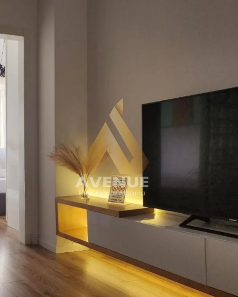 Tirane, jepet me qera apartament 2+1+Ballkon Kati 2, 80 m² 750 € (rruga e kavajes)