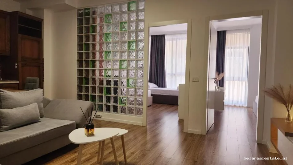Tirane, jepet me qera apartament 2+1+Ballkon Kati 2, 80 m² 800 € (Rruga e Kavajes)
