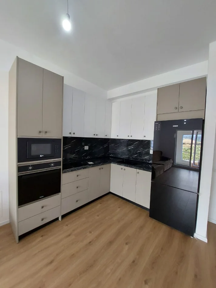 Tirane, jepet me qera apartament 2+1+Ballkon Kati 2, 85 m² 550 € (Ali Demi, Kompleksi Kaimi)