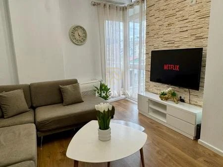 Tirane, jepet me qera apartament 2+1+Ballkon Kati 2, 85 m² 750 € (Fusha e Aviacionit)