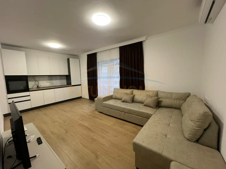Tirane, jepet me qera apartament 2+1+Ballkon Kati 2, 88 m² 1000 Euro/muaj (Pazari i Ri)