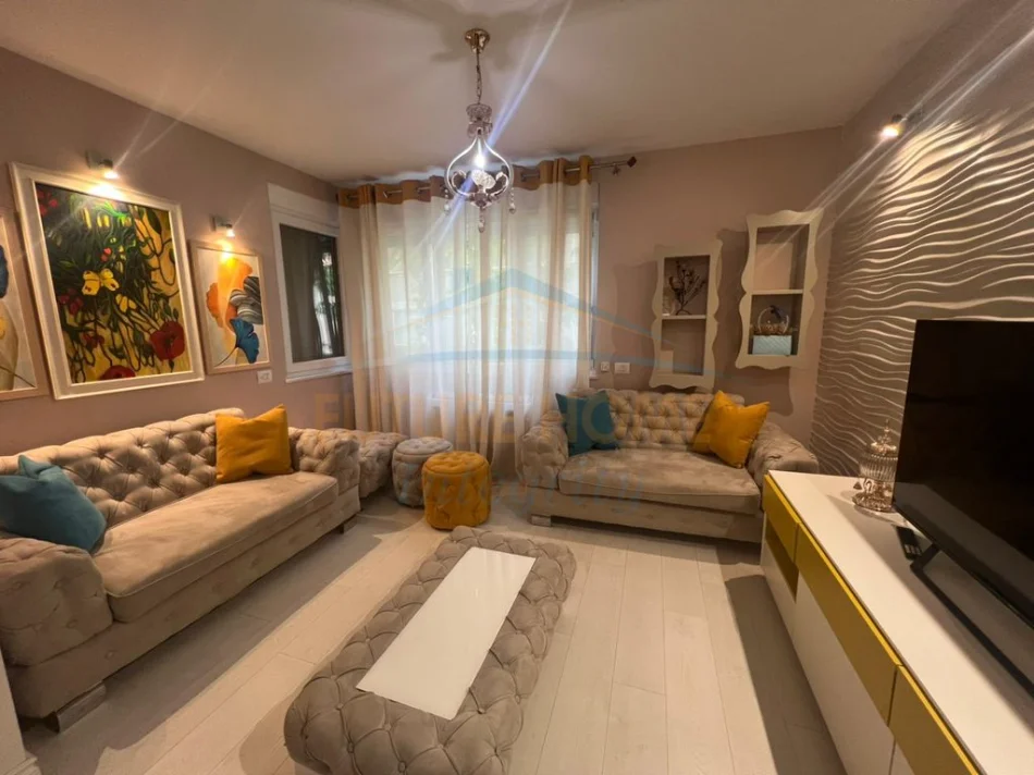 Tirane, jepet me qera apartament 2+1+Ballkon Kati 2, 90 m² 1.099 € (Kopshti Zoologjik, Tirane.)