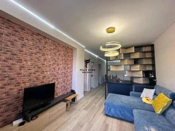 Tirane, jepet me qera apartament 2+1+Ballkon Kati 2, 90 m² 420 € (FRESKU)
