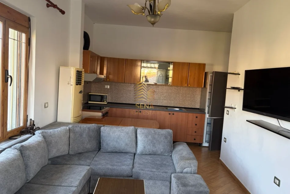 Tirane, jepet me qera apartament 2+1+Ballkon Kati 2, 90 m² 450 € (Laprake)