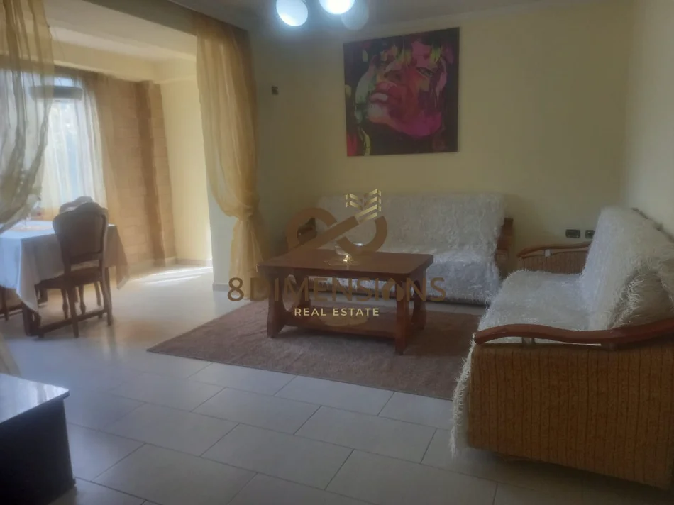 Tirane, jepet me qera apartament 2+1+Ballkon Kati 2, 90 m² 600 € (21 dhjetori)