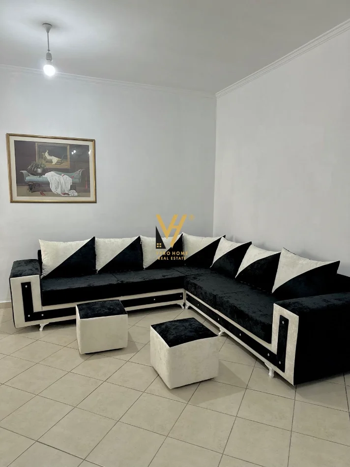 Tirane, jepet me qera apartament 2+1+Ballkon Kati 2, 90 m² 600 € (FRESKU)