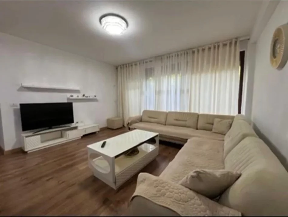 Tirane, jepet me qera apartament 2+1+Ballkon Kati 2, 94 m² 600 € (KOPSHTI BOTANIK)