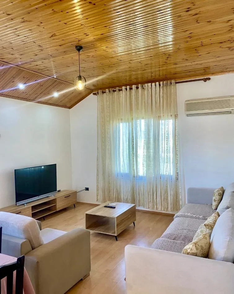 Tirane, jepet me qera apartament 2+1+Ballkon Kati 3, 100 m² 500 € (FUSHA E AVIACIONIT)