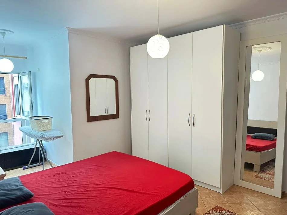 Tirane, jepet me qera apartament 2+1+Ballkon Kati 3, 100 m² 650 € (ZOGU I ZI)