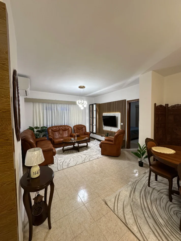 Tirane, jepet me qera apartament 2+1+Ballkon Kati 3, 100 m² 700 € (Rruga Dritan Hoxha)