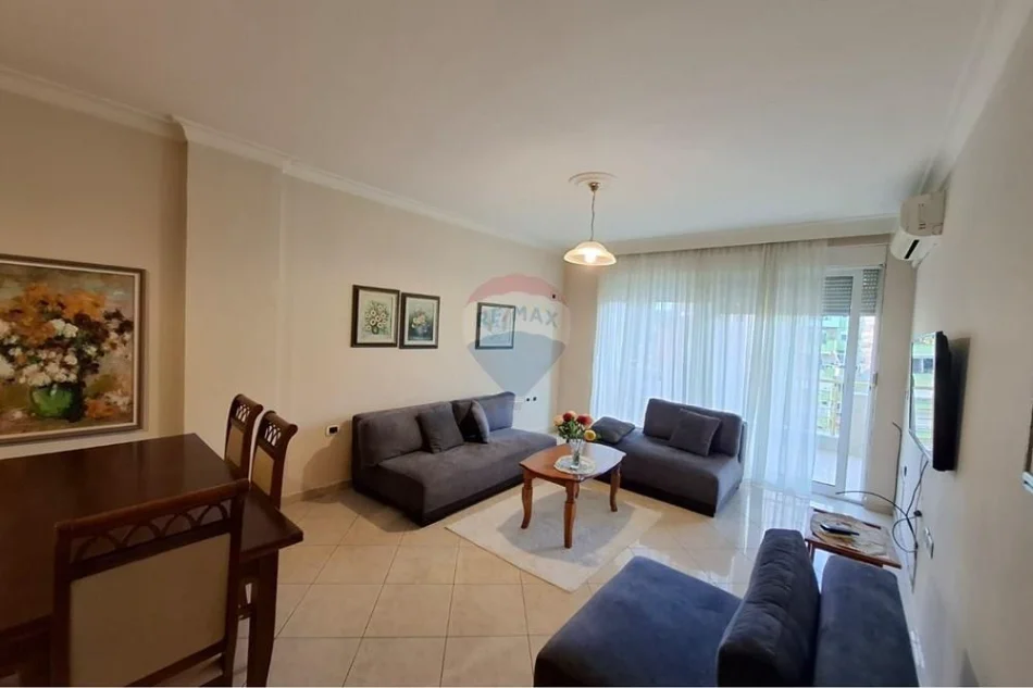 Tirane, jepet me qera apartament 2+1+Ballkon Kati 3, 100 m² 850 € (Bllok)