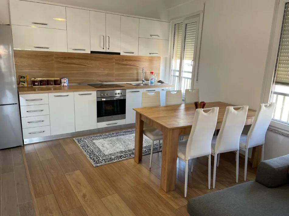 Tirane, jepet me qera apartament 2+1+Ballkon Kati 3, 102 m² 550 € (Rr. Sokrat Miho)