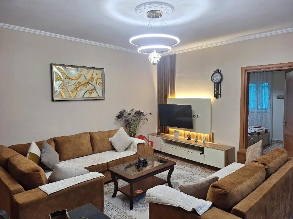 Tirane, jepet me qera apartament 2+1+Ballkon Kati 3, 103 m² 600 € (Rruga Don Bosko)