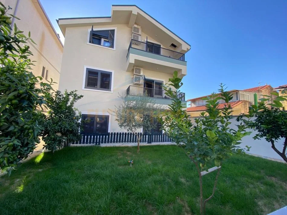 Tirane, jepet me qera apartament 2+1+Ballkon Kati 3, 110 m² 1.000 € (Rruga Mustafa Demiri, Ish Tregu ElektrIk)