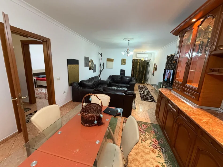 Tirane, jepet me qera apartament 2+1+Ballkon Kati 3, 115 m² 700 € (Don Bosko)