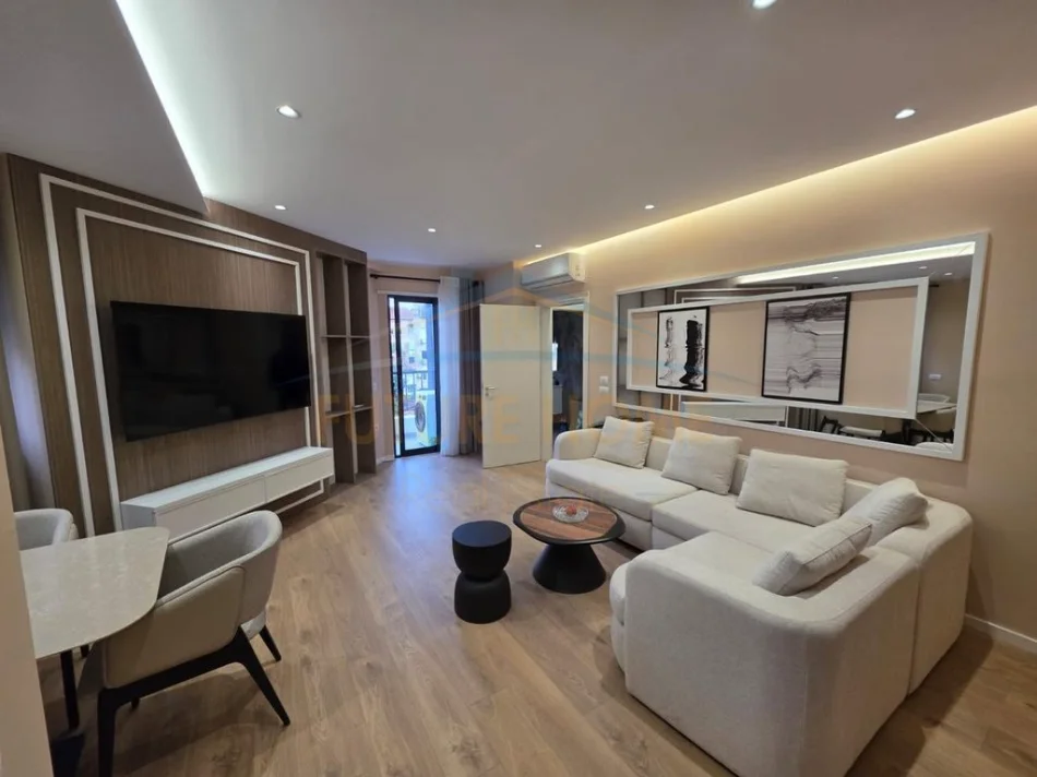 Tirane, jepet me qera apartament 2+1+Ballkon Kati 3, 117 m² 1.200 € (Rruga e durresit)